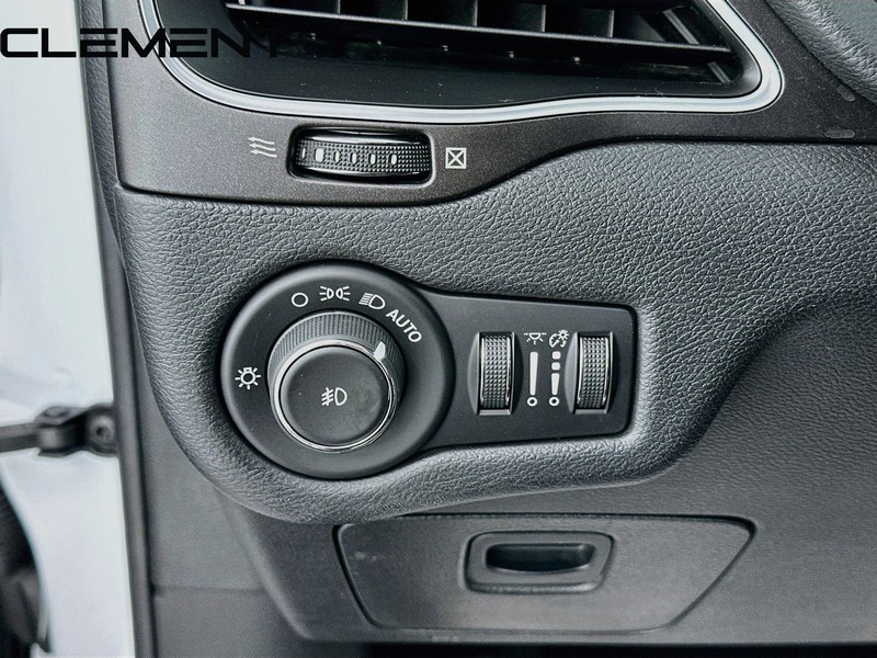 Jeep Cherokee Vehicle Full-screen Gallery Image 13