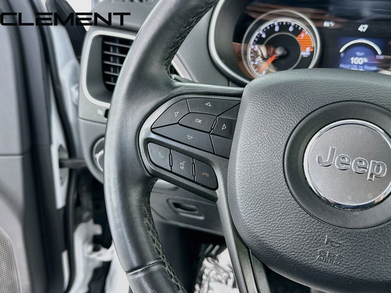 Jeep Cherokee Vehicle Full-screen Gallery Image 15