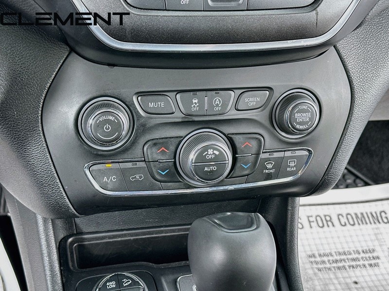 Jeep Cherokee Vehicle Full-screen Gallery Image 22