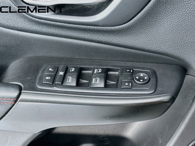 Jeep Cherokee Vehicle Full-screen Gallery Image 24