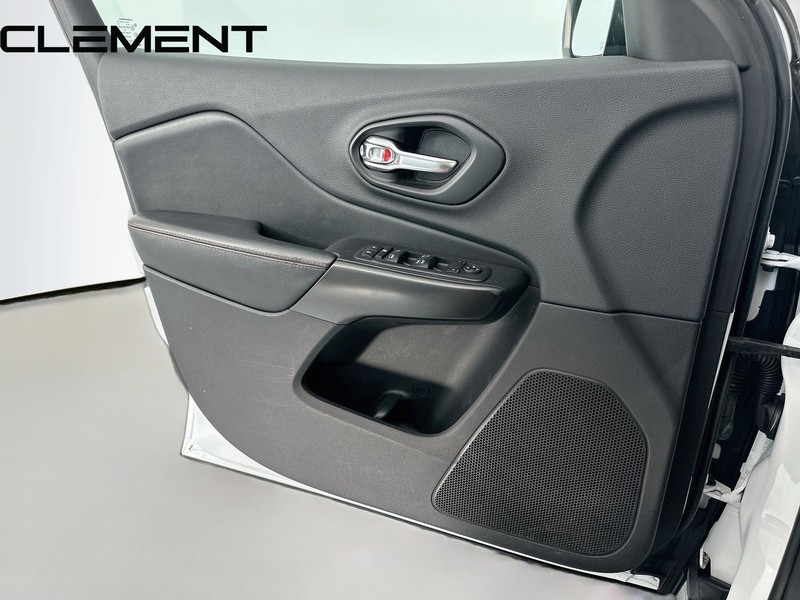 Jeep Cherokee Vehicle Full-screen Gallery Image 25
