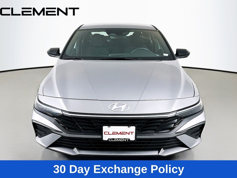 Hyundai Elantra Vehicle Image 03