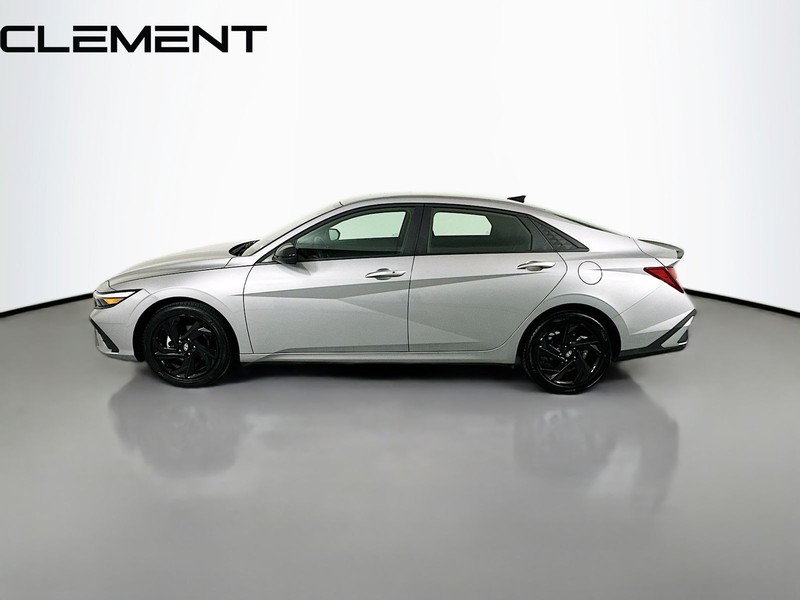 Hyundai Elantra Vehicle Image 06