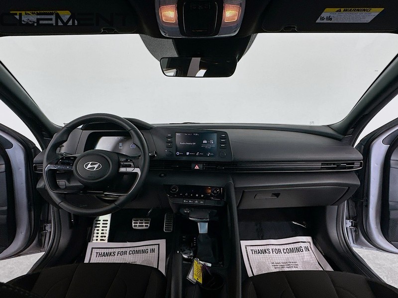 Hyundai Elantra Vehicle Image 12