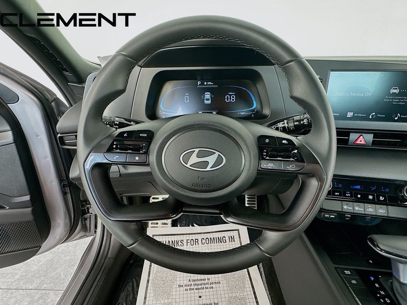 Hyundai Elantra Vehicle Image 14