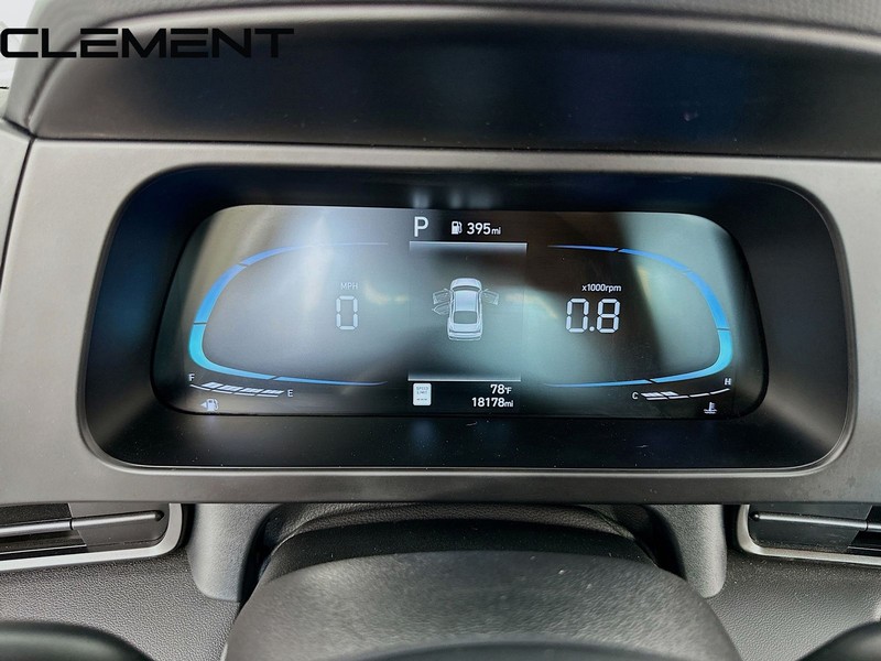 Hyundai Elantra Vehicle Image 18