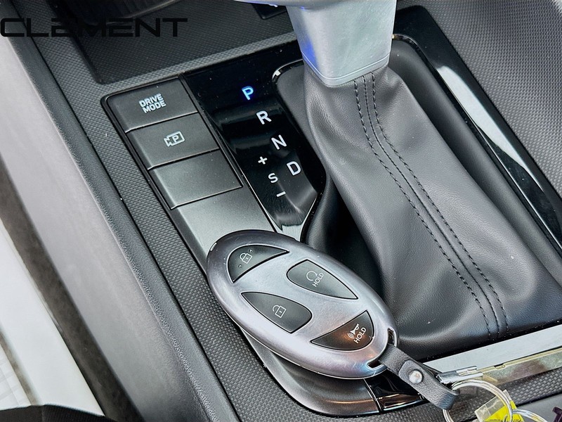Hyundai Elantra Vehicle Image 23