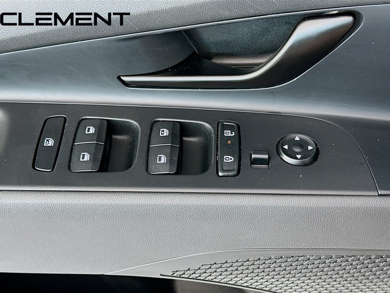Hyundai Elantra Vehicle Image 24