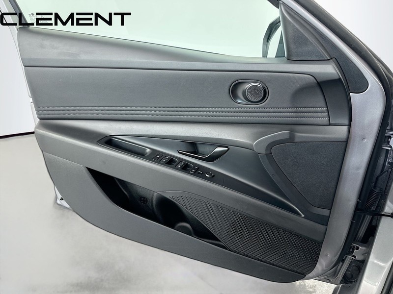 Hyundai Elantra Vehicle Image 25
