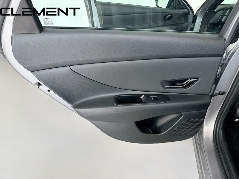 Hyundai Elantra Vehicle Image 29