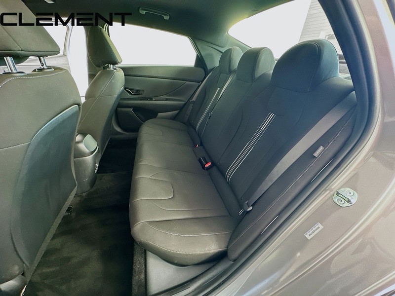 Hyundai Elantra Vehicle Image 30