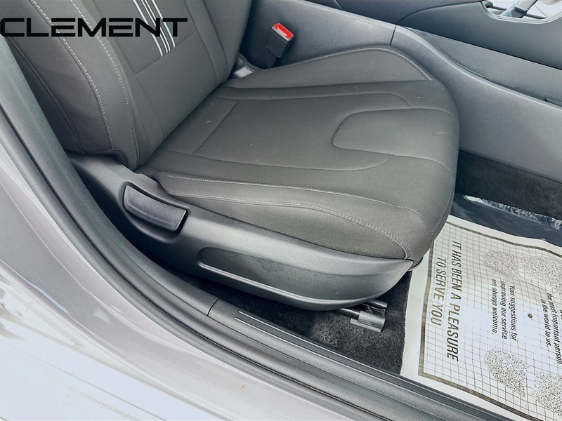 Hyundai Elantra Vehicle Image 32