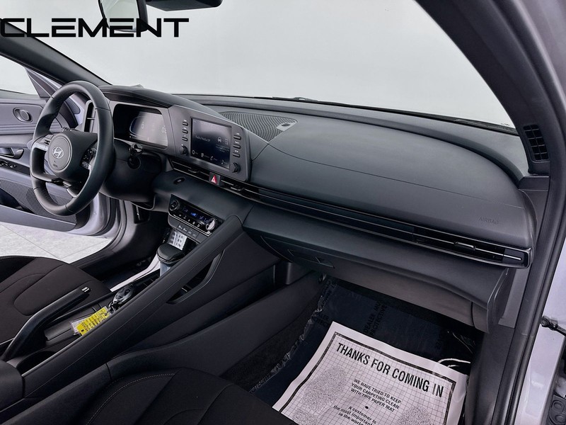 Hyundai Elantra Vehicle Image 33