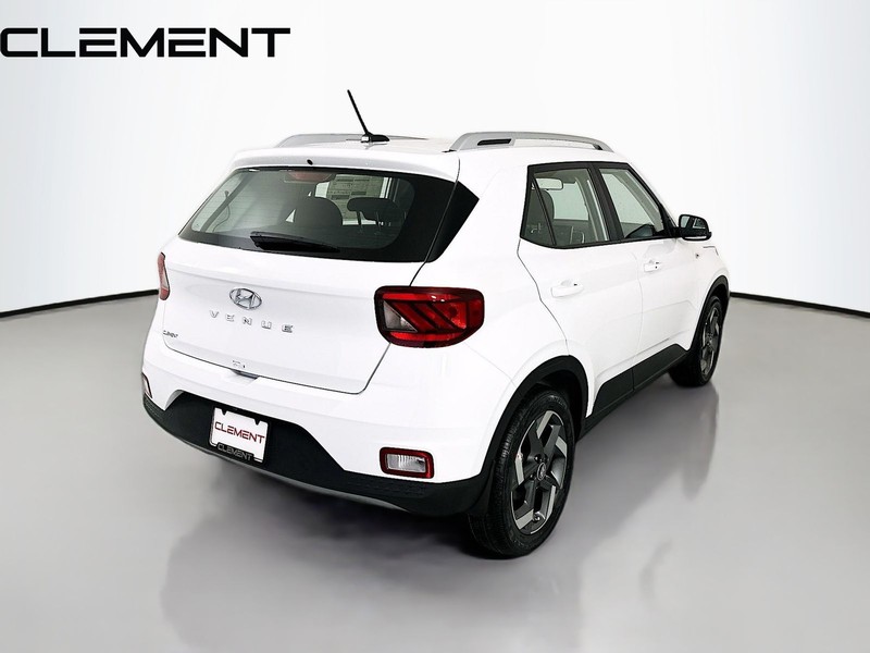 Hyundai Venue Vehicle Full-screen Gallery Image 7