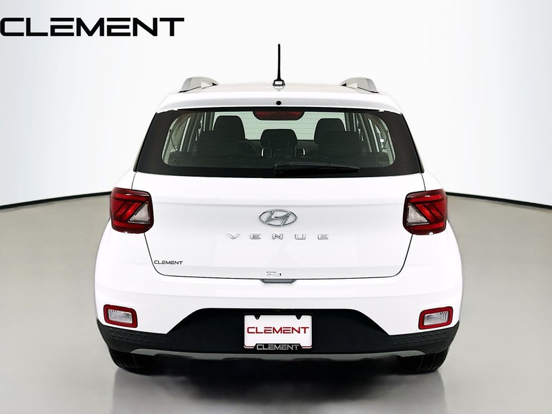 Hyundai Venue Vehicle Full-screen Gallery Image 8