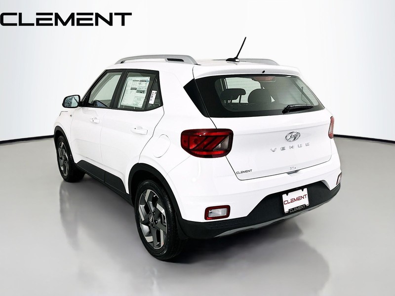Hyundai Venue Vehicle Full-screen Gallery Image 10