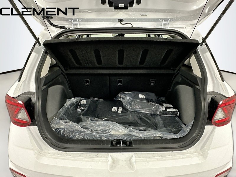 Hyundai Venue Vehicle Full-screen Gallery Image 11