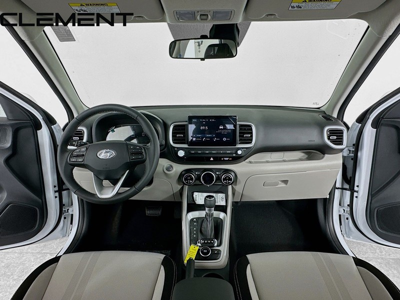 Hyundai Venue Vehicle Full-screen Gallery Image 12