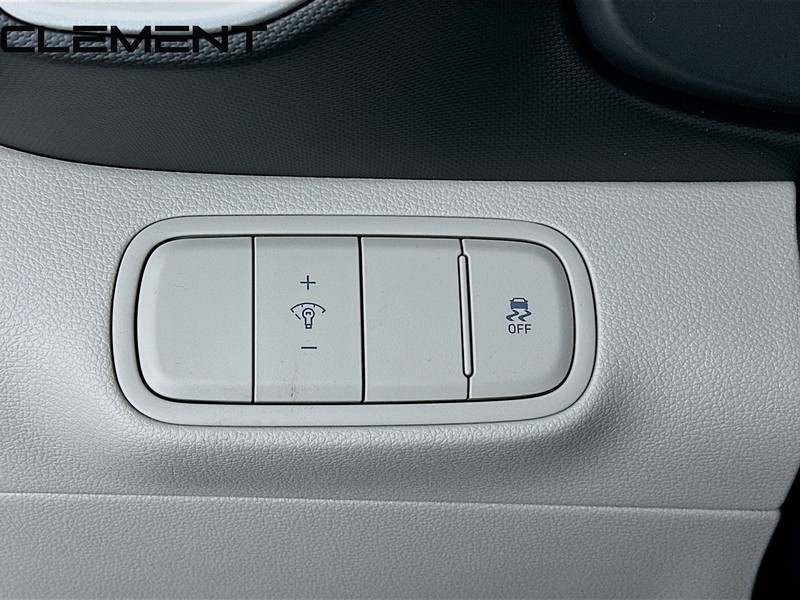 Hyundai Venue Vehicle Full-screen Gallery Image 13