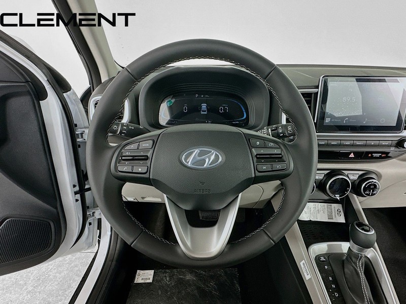 Hyundai Venue Vehicle Full-screen Gallery Image 14