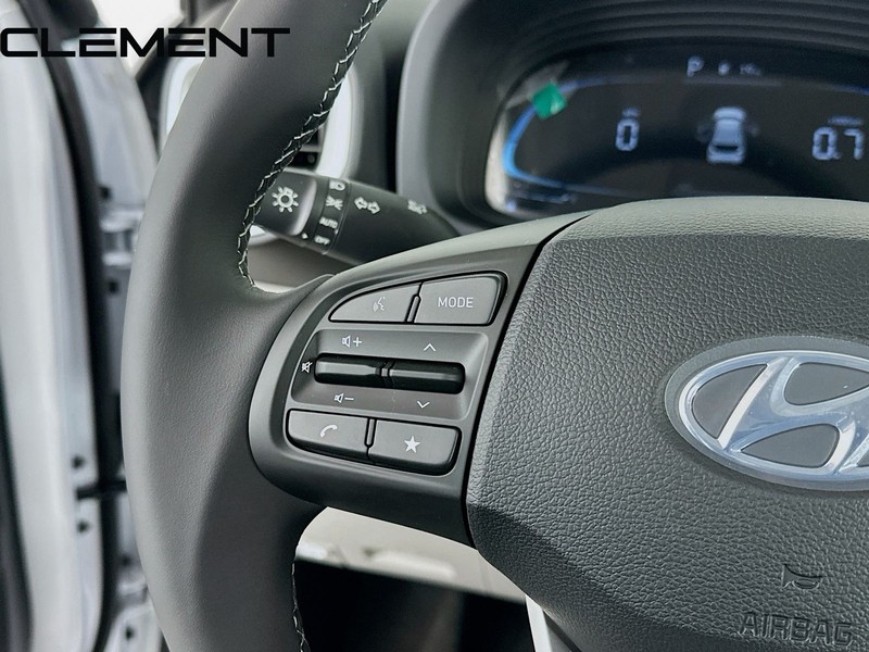 Hyundai Venue Vehicle Full-screen Gallery Image 15