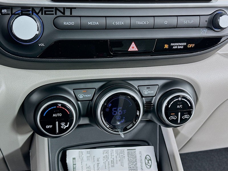 Hyundai Venue Vehicle Full-screen Gallery Image 22