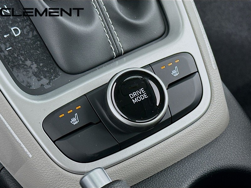 Hyundai Venue Vehicle Full-screen Gallery Image 23