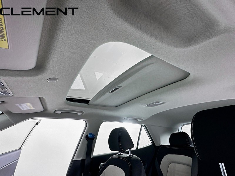 Hyundai Venue Vehicle Full-screen Gallery Image 25