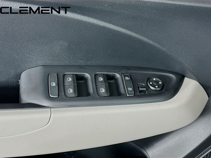 Hyundai Venue Vehicle Full-screen Gallery Image 27