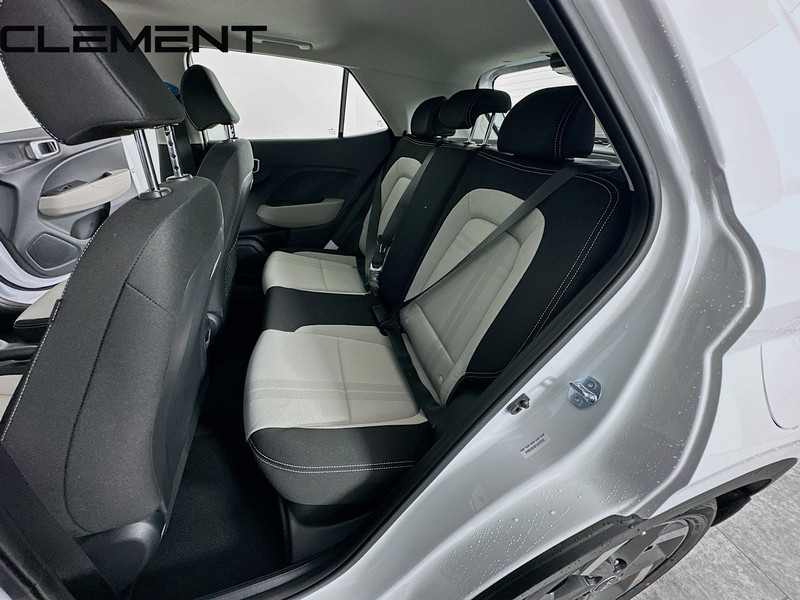 Hyundai Venue Vehicle Full-screen Gallery Image 33