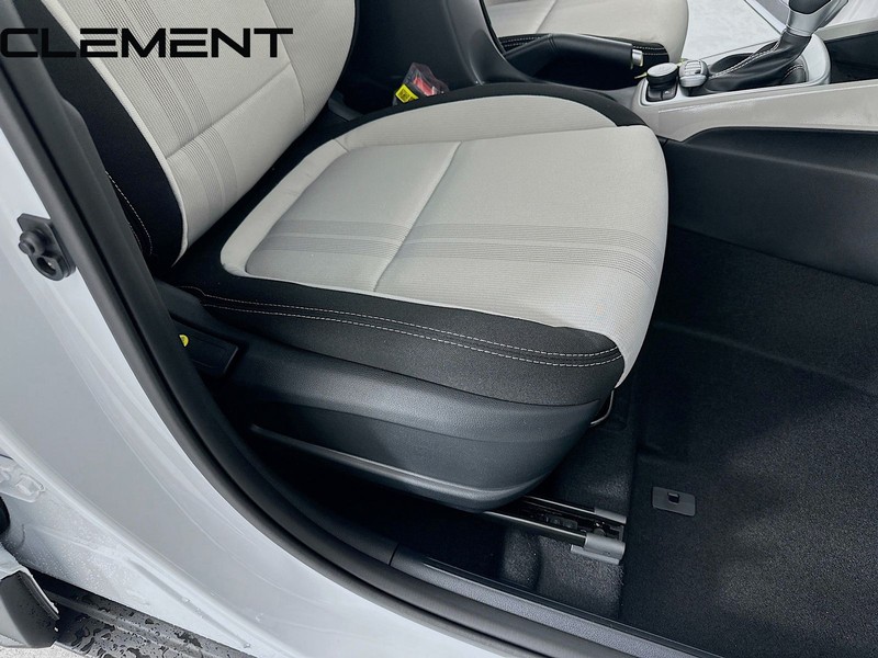 Hyundai Venue Vehicle Full-screen Gallery Image 34