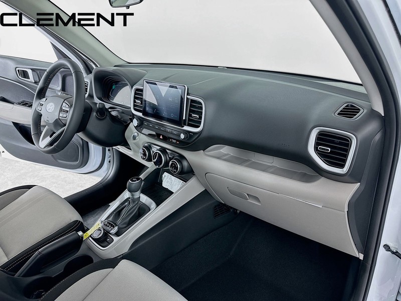 Hyundai Venue Vehicle Full-screen Gallery Image 35