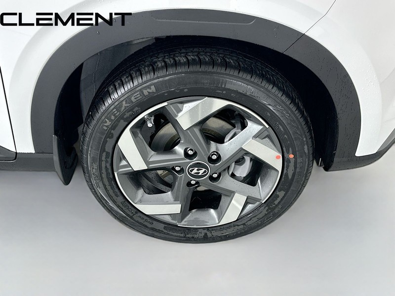 Hyundai Venue Vehicle Full-screen Gallery Image 37