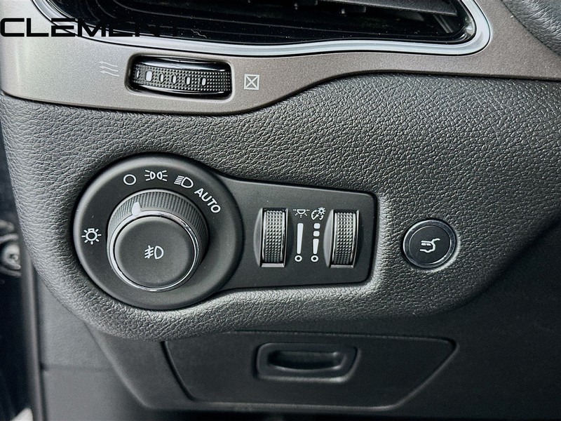 Jeep Cherokee Vehicle Image 13