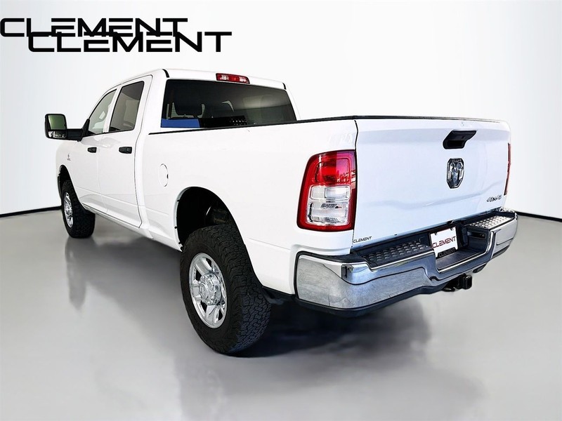 Ram 2500 Vehicle Full-screen Gallery Image 13