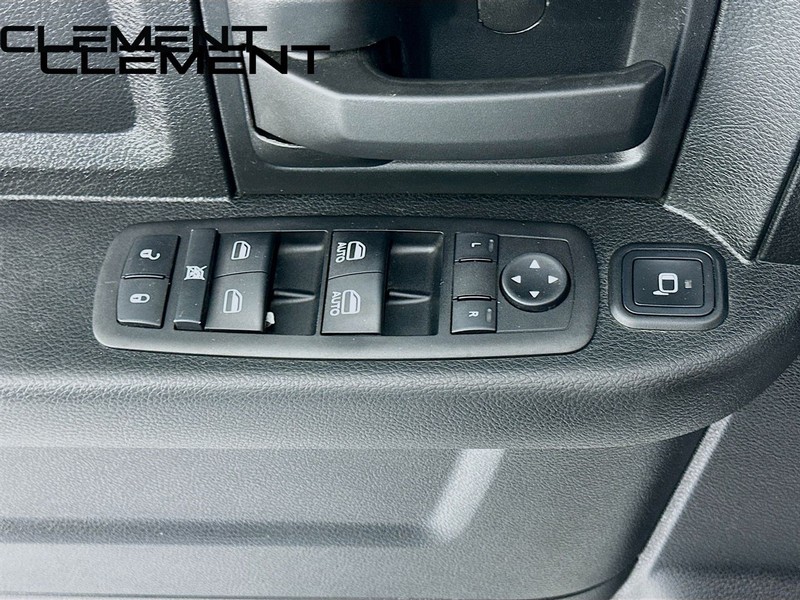 Ram 2500 Vehicle Full-screen Gallery Image 30