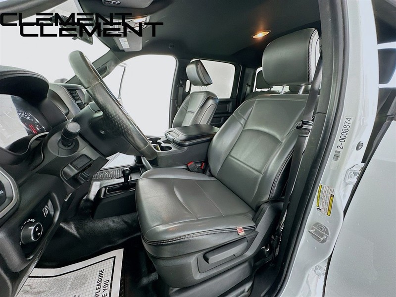 Ram 2500 Vehicle Full-screen Gallery Image 35