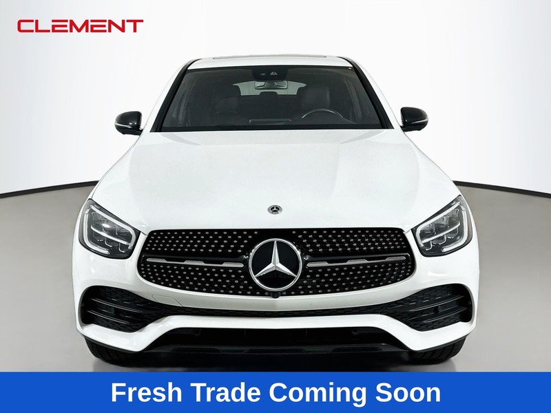 Mercedes-Benz GLC Vehicle Full-screen Gallery Image 2