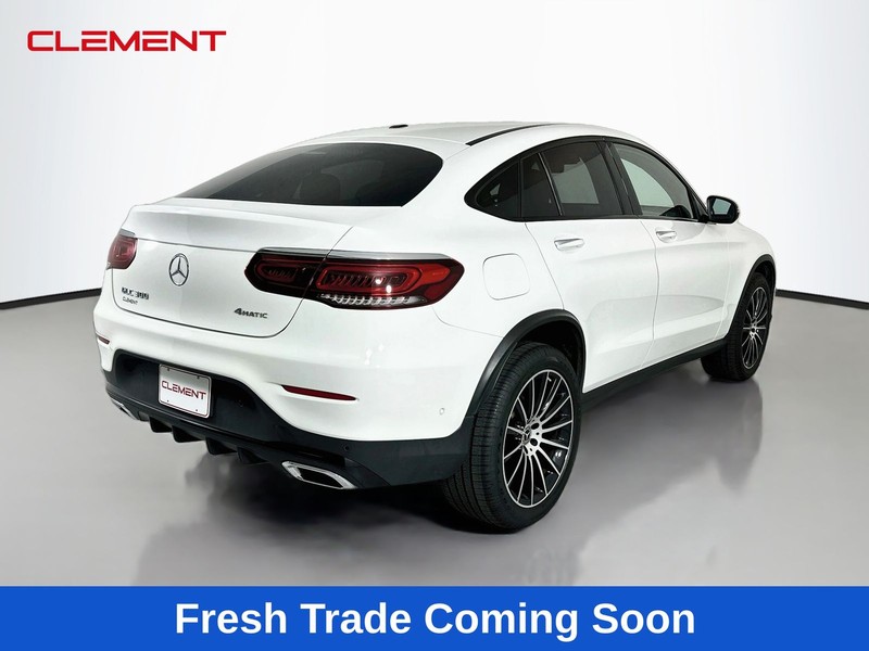 Mercedes-Benz GLC Vehicle Full-screen Gallery Image 5