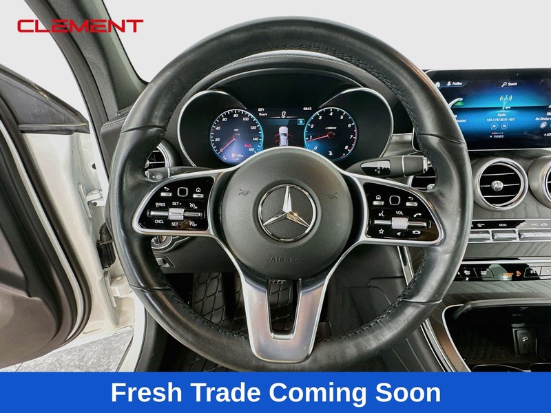 Mercedes-Benz GLC Vehicle Full-screen Gallery Image 11
