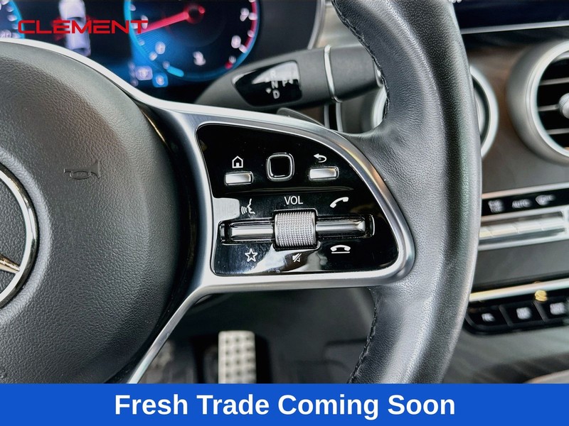 Mercedes-Benz GLC Vehicle Full-screen Gallery Image 13