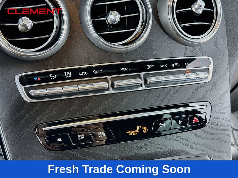 Mercedes-Benz GLC Vehicle Full-screen Gallery Image 17