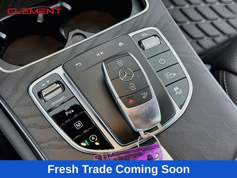 Mercedes-Benz GLC Vehicle Full-screen Gallery Image 19