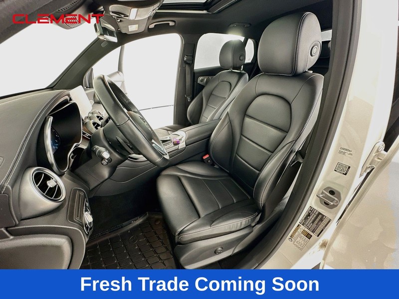 Mercedes-Benz GLC Vehicle Full-screen Gallery Image 25