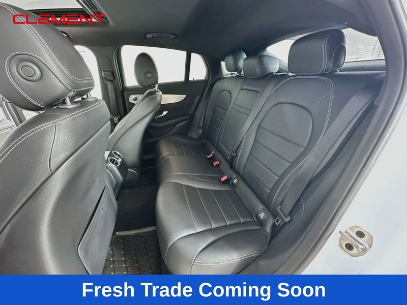 Mercedes-Benz GLC Vehicle Full-screen Gallery Image 27
