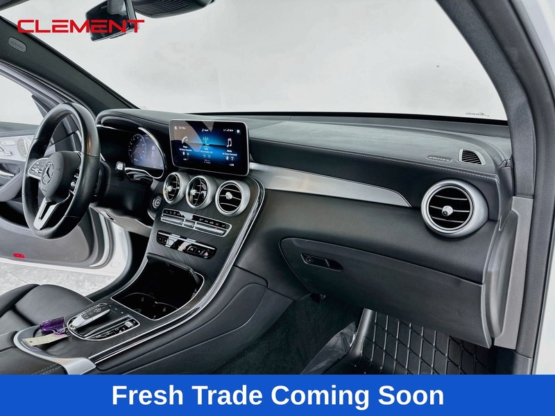 Mercedes-Benz GLC Vehicle Full-screen Gallery Image 29