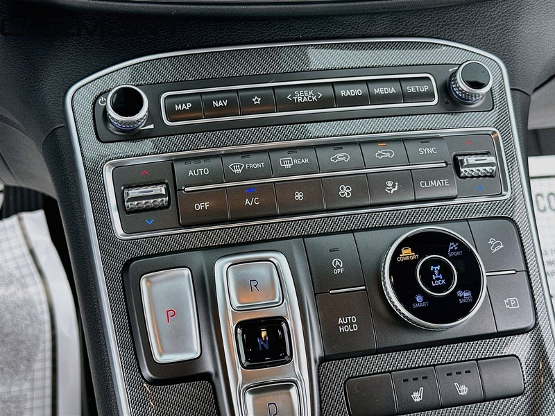 Hyundai Santa Fe Vehicle Image 22