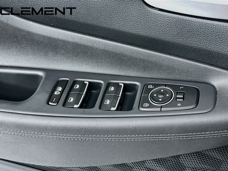 Hyundai Santa Fe Vehicle Image 25