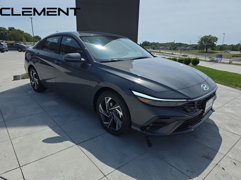 Hyundai Elantra Vehicle Full-screen Gallery Image 5