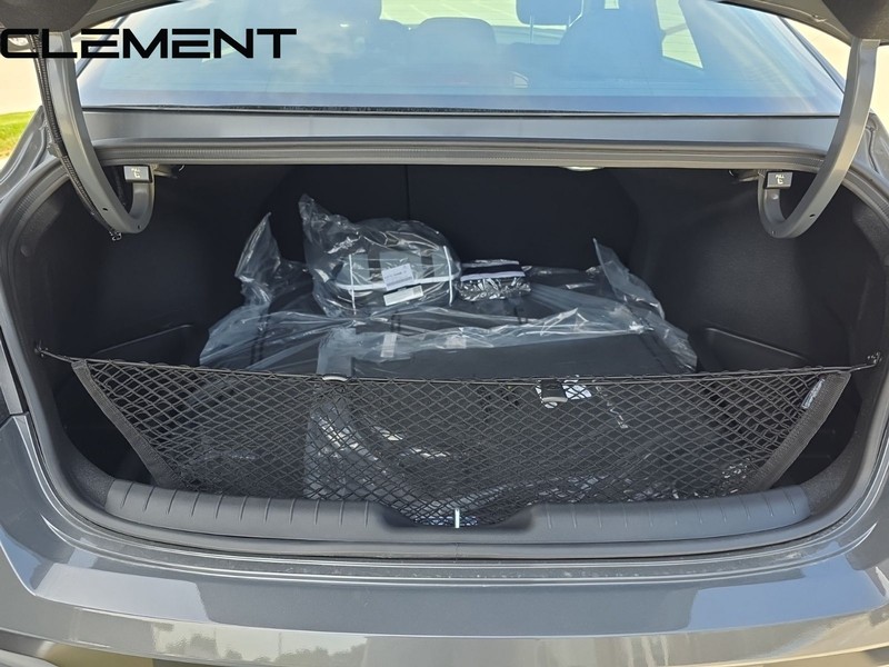 Hyundai Elantra Vehicle Full-screen Gallery Image 12